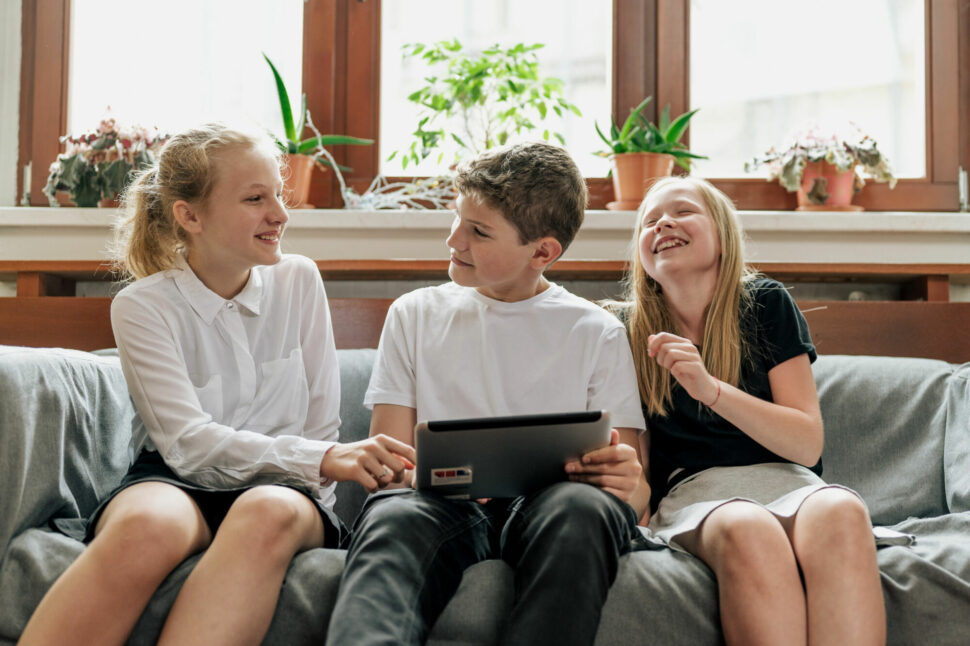 studenti TG v aule, komunikace, zábava
